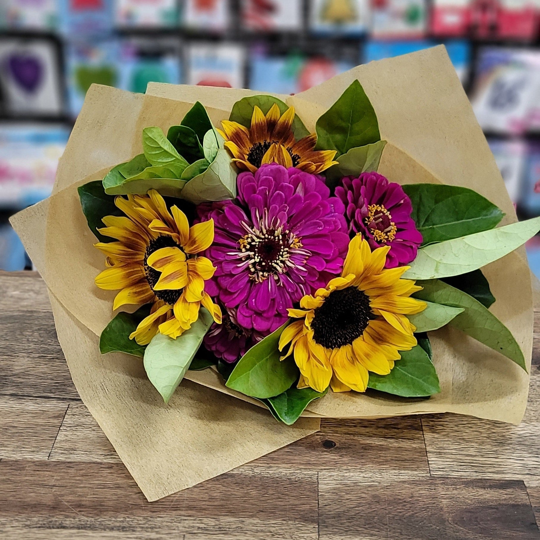 fresh-flower-bunched-arrangement-balloon-worx